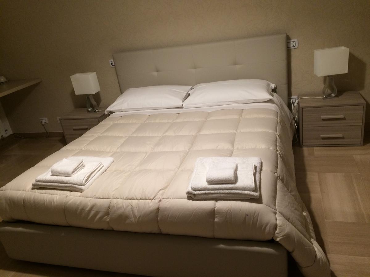 Casa Grace 2 Bed and Breakfast Bari Exteriör bild